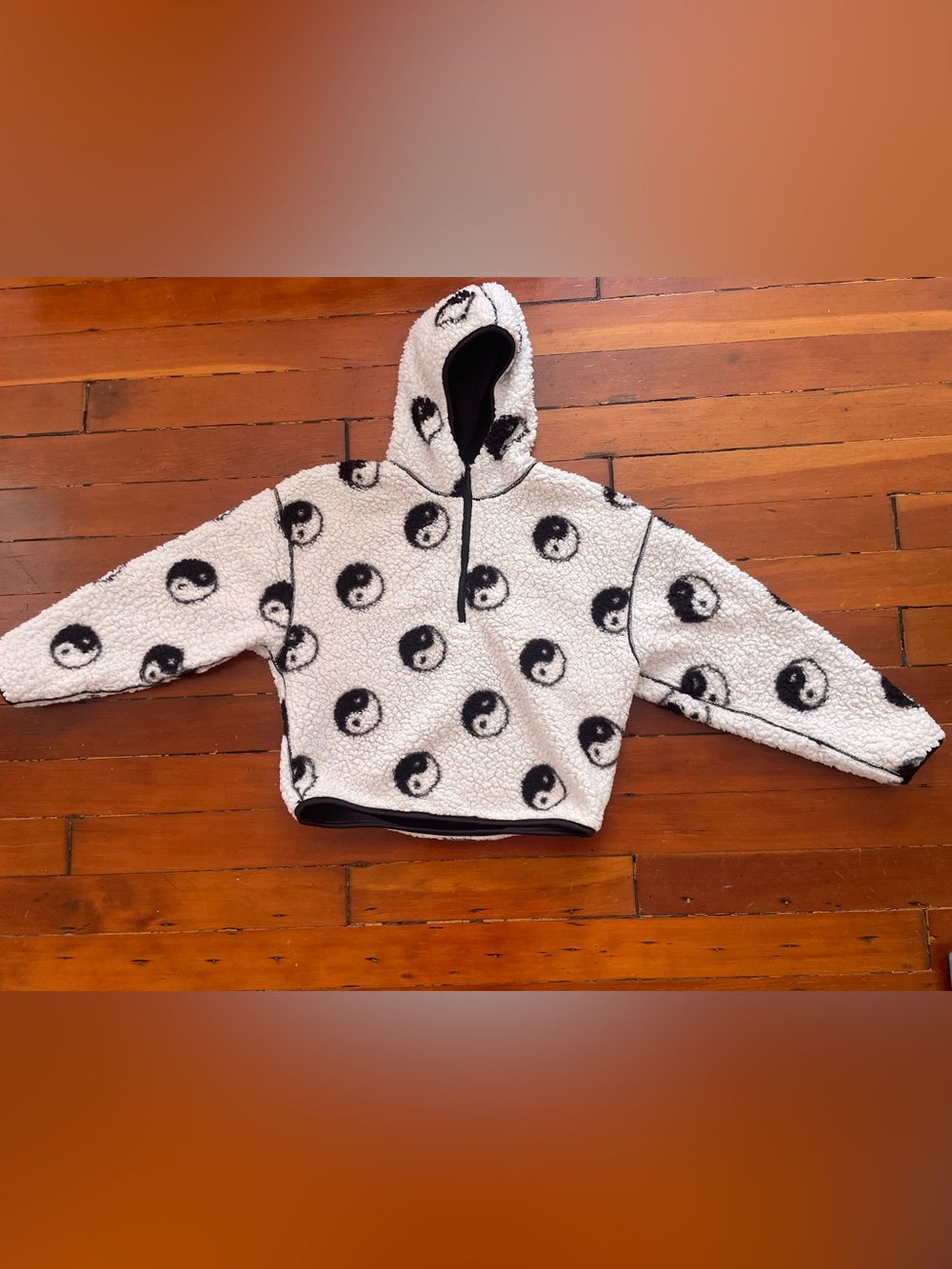 Yin Yang Sherpa Crop
Top Hoodie